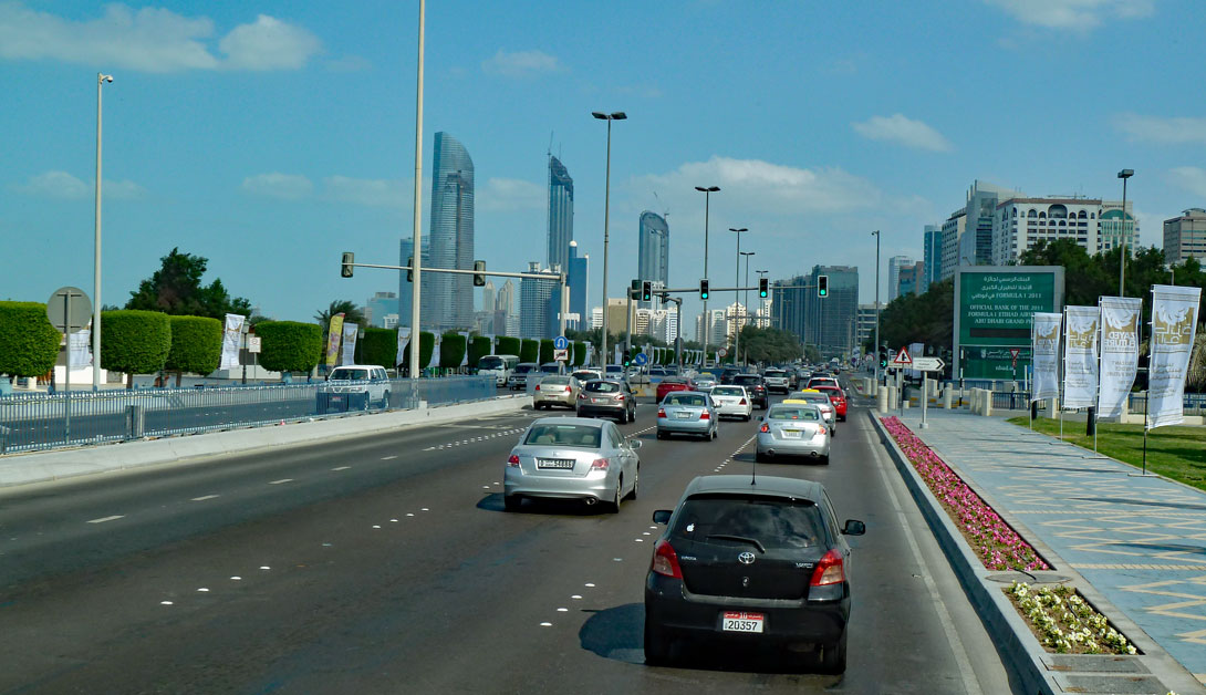 Einfahrt nach Abu Dhabi City