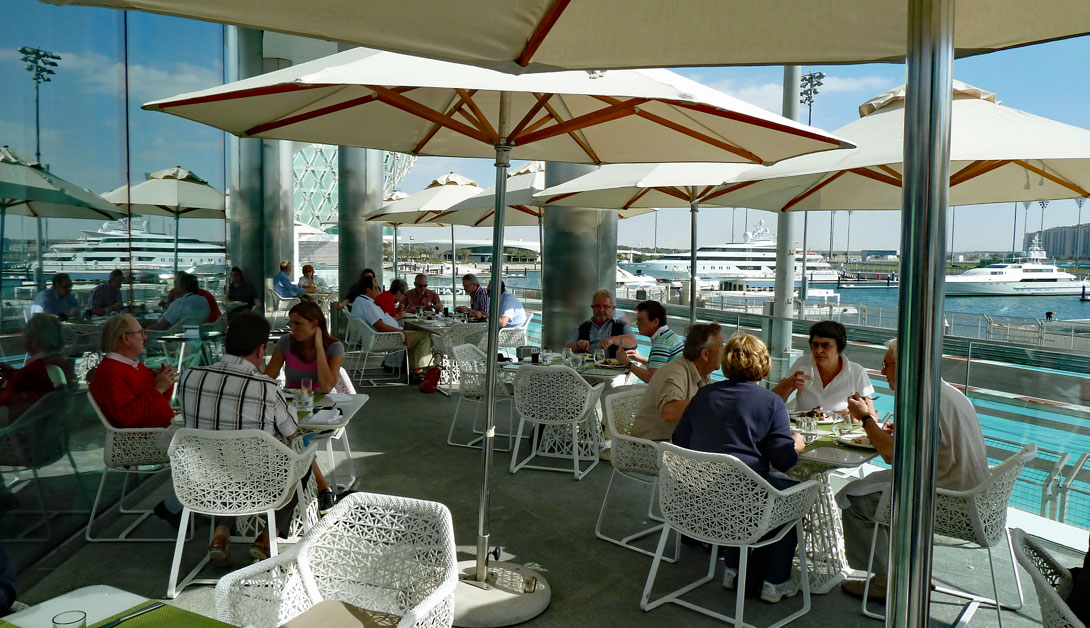 Terrasse vom Viceroy Hotel Abu Dhabi