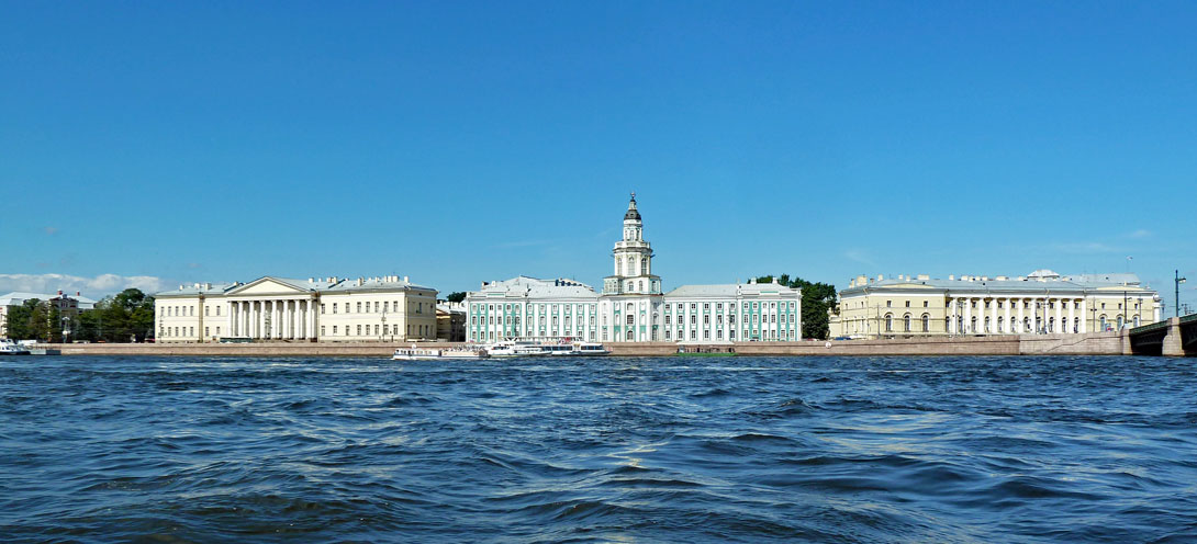 Auf der Newa - im Hintergrund die Admiralität