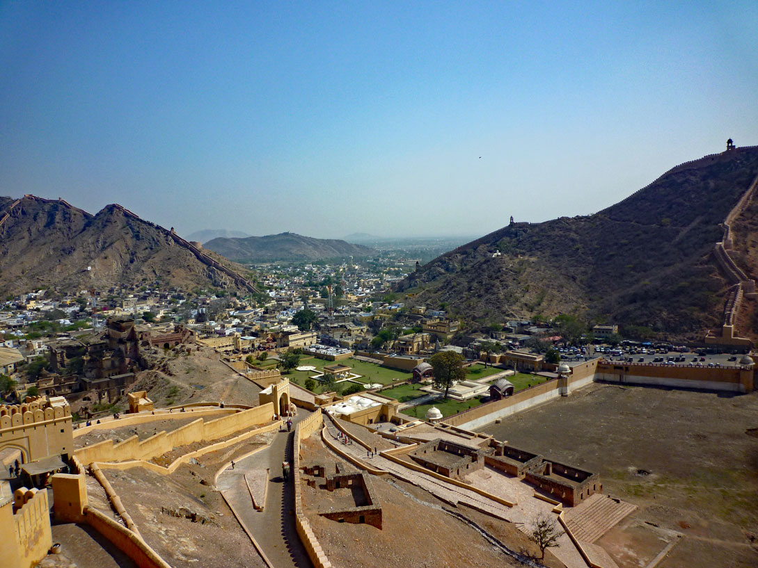 Ausdehnung des Amber Forts auf den benachbarten Bergen