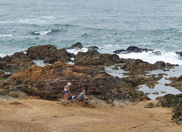 Badelustige Damen an der Käseburg in Porto