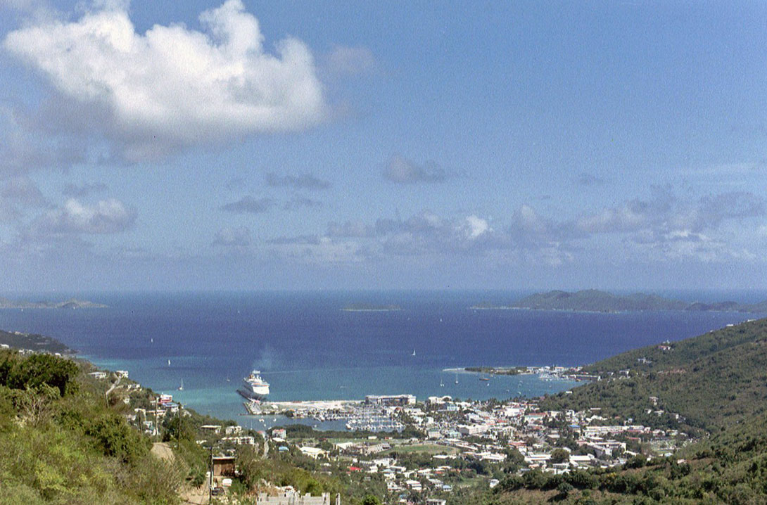 Blick auf Roadtown von der Ridge Road aus