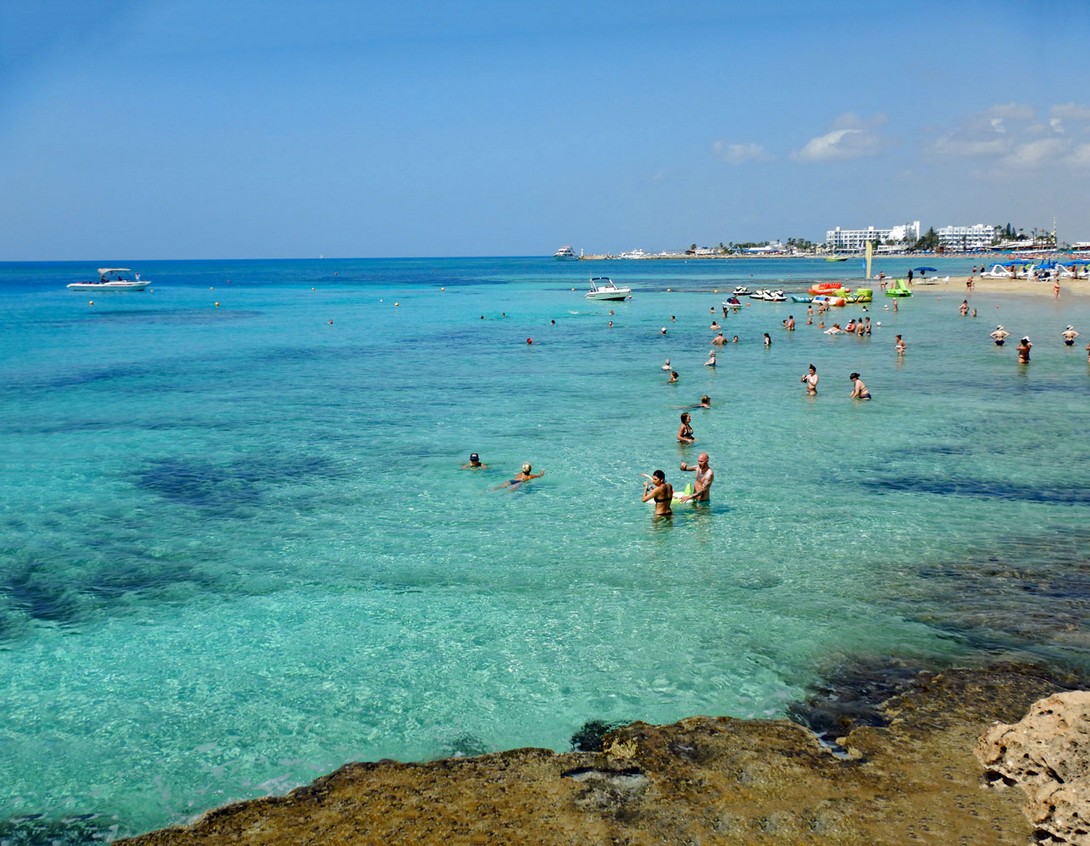 Sauberes Wasser am Glyki Nero Beach