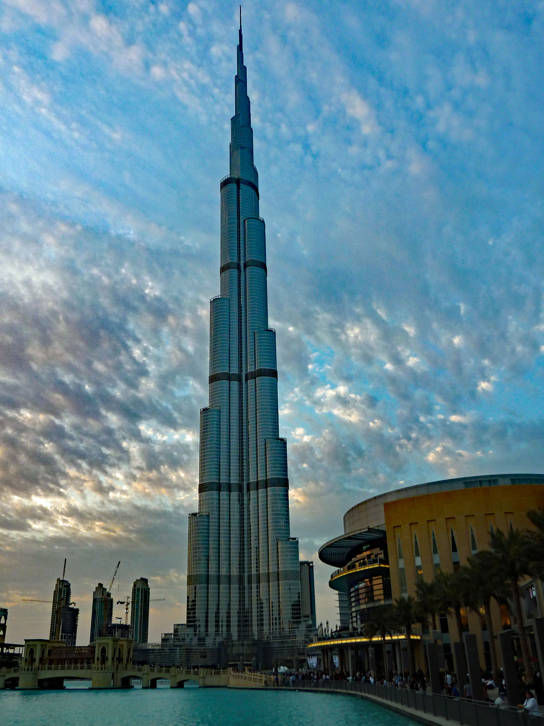 Burj Khalifa mit der Dubai Mall