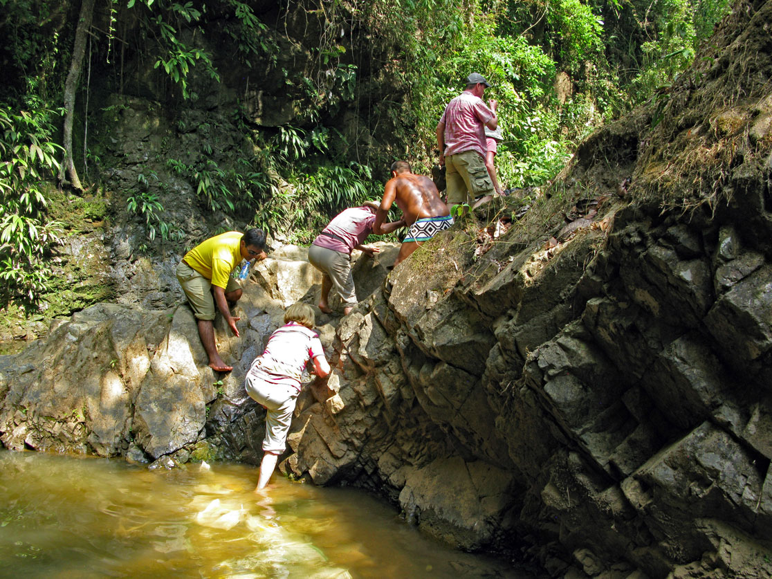 Flussdurchquerung im Chagres Nationalpark