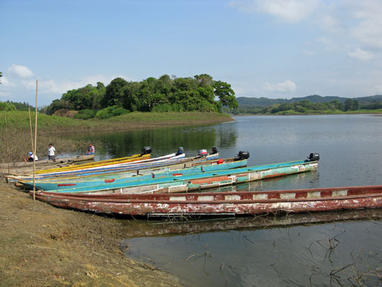 Einbäume der Emberá Indianer