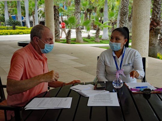 Die Managerin des Hotels will uns in Quarantäne schicken