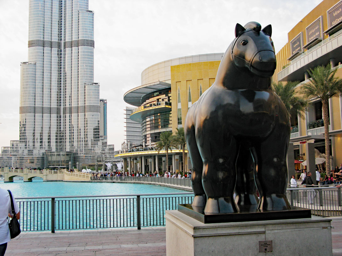 Das "Pferd" von Botero vor der Dubai Mall