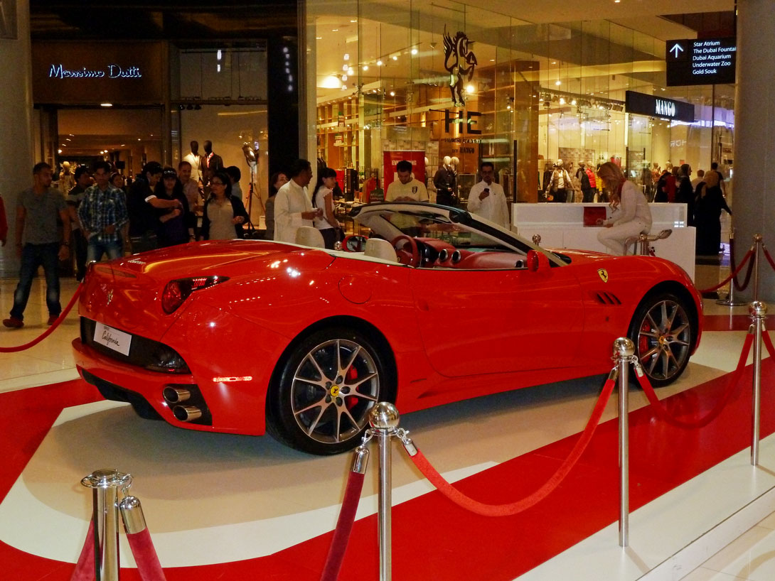 Ferrari-Präsentation in der Dubai Mall