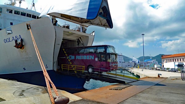 Elba Fähre mit Bus