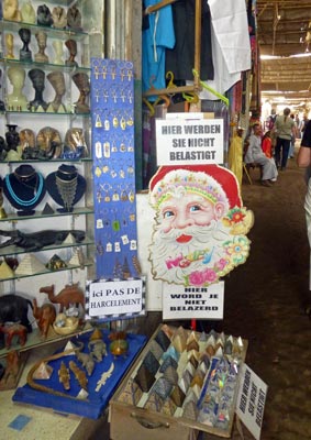 Händlerwerbung im Bazar von Esna