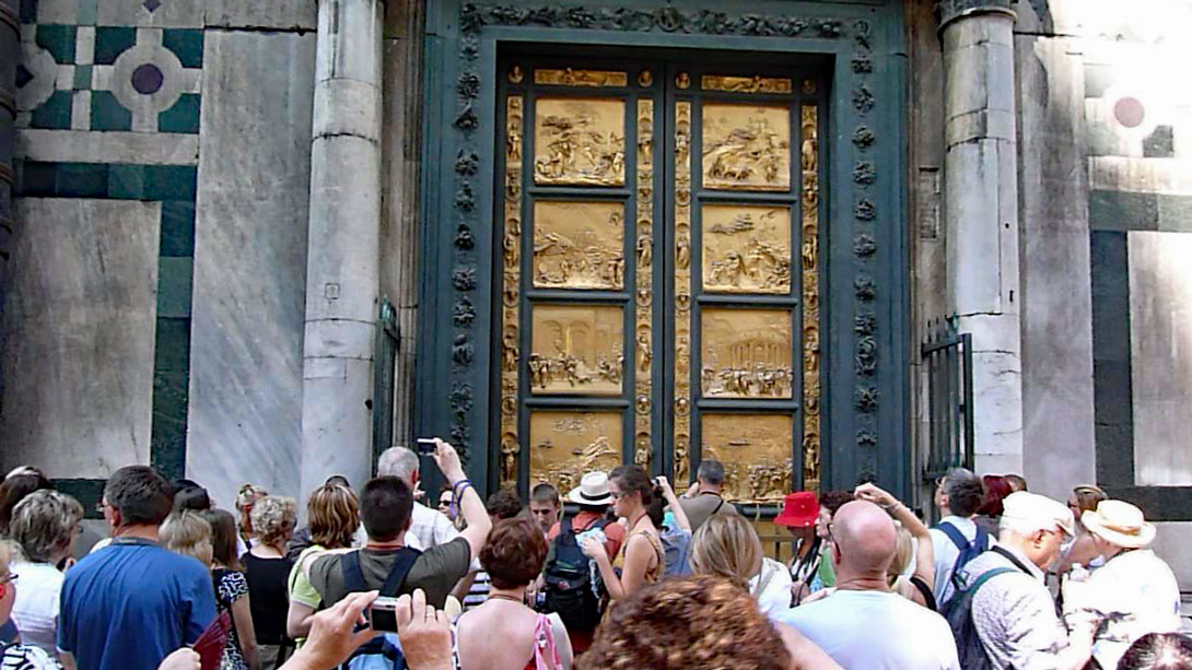 Bronzetür an der Taufkirche San Giovanni