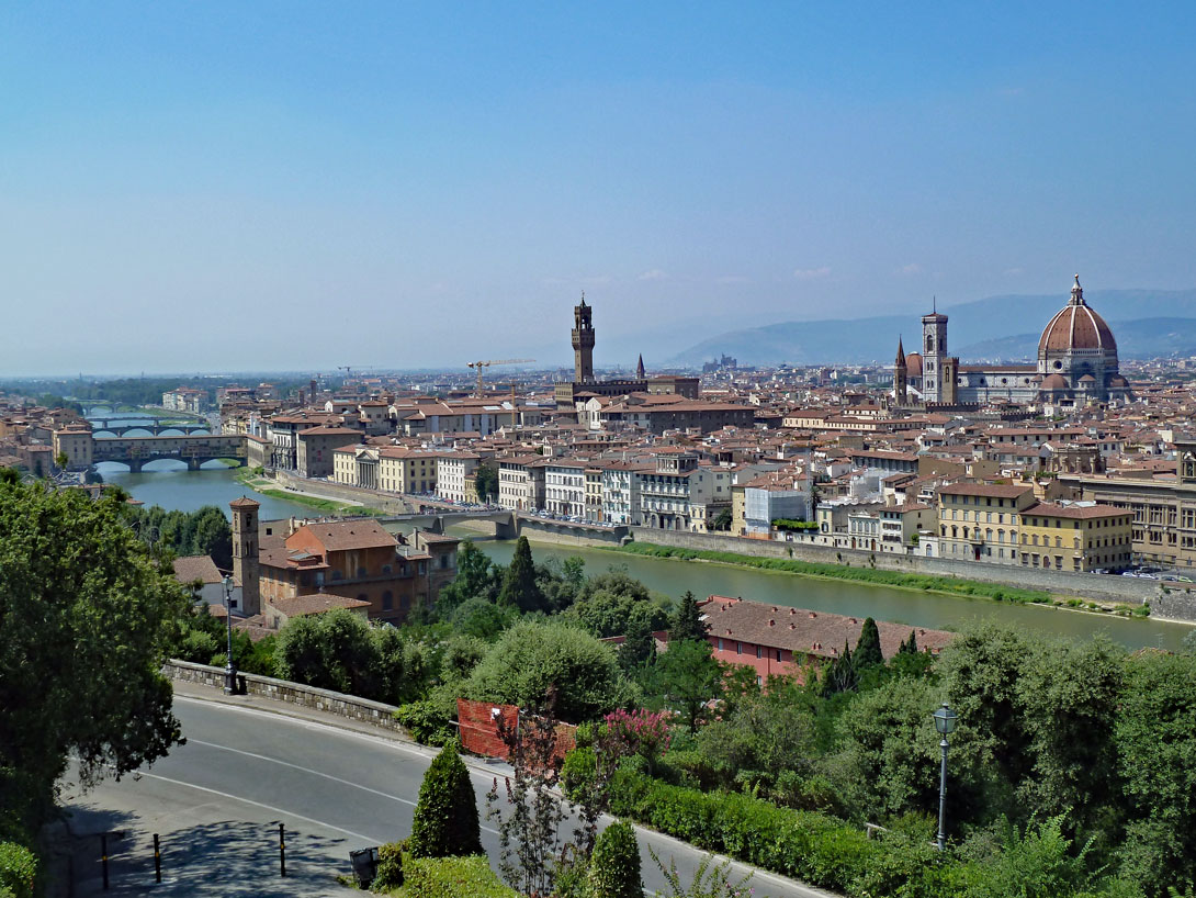 Blick über den Arno auf Florenz