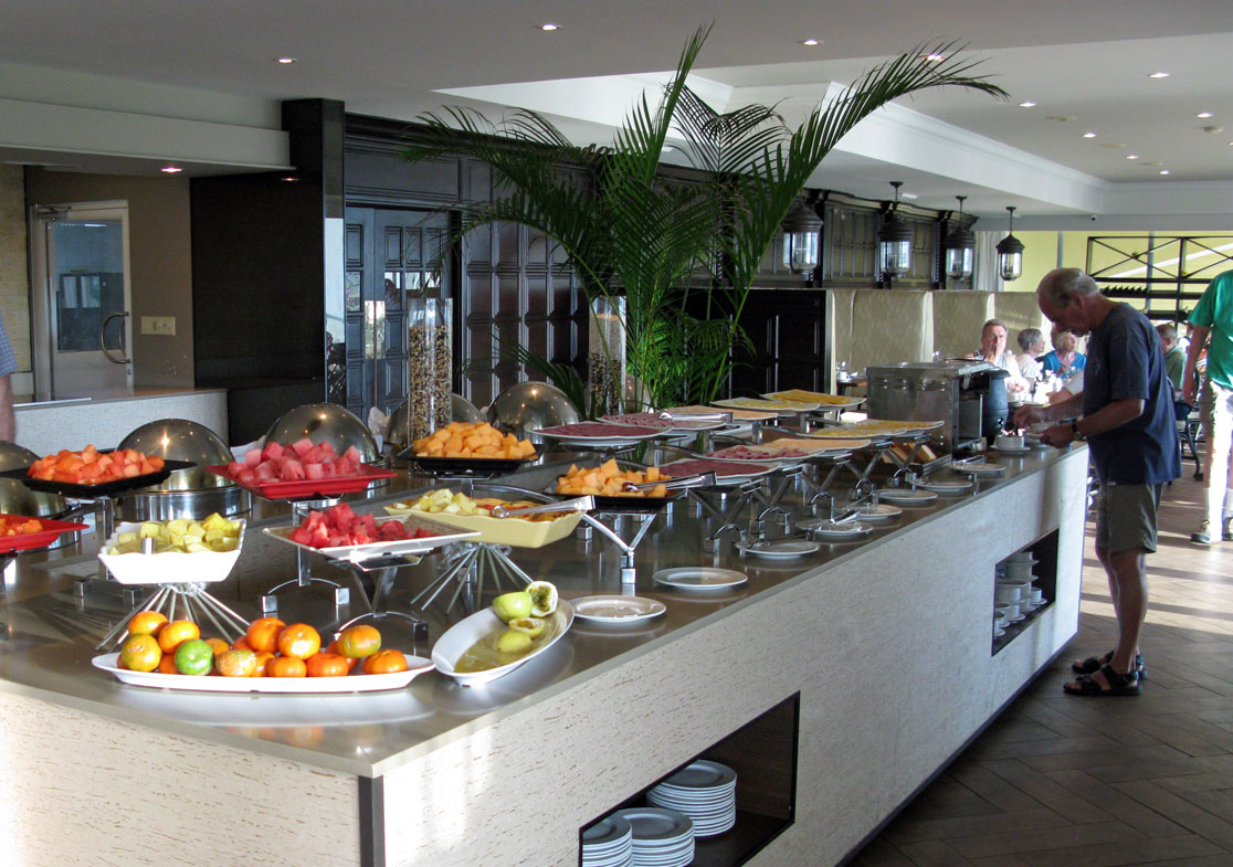 Büffet in der Gamboa Rainforest Lodge