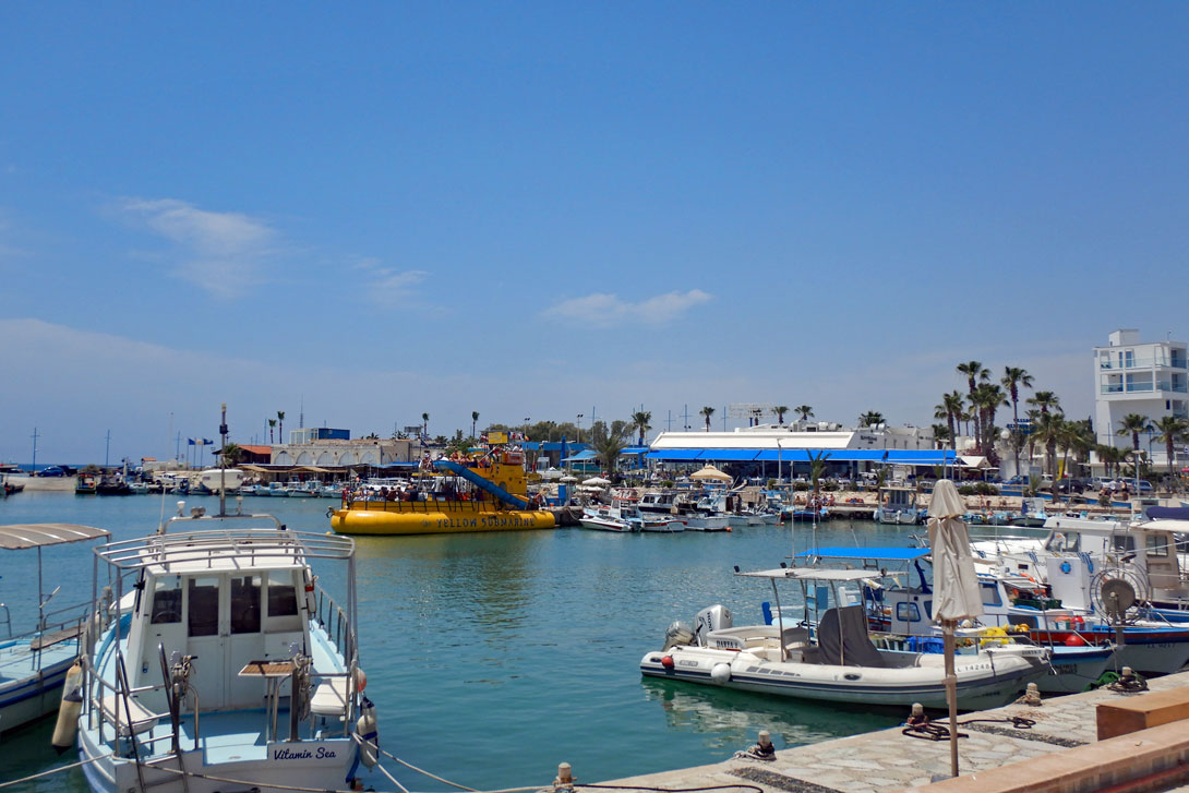 Ausflugsboote im Hafen von Ayia Napa