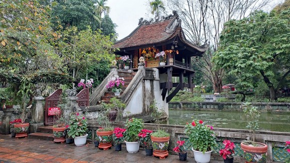 Ein-Säulen Pagode am Ho Chi Minh Museum in Hanoi