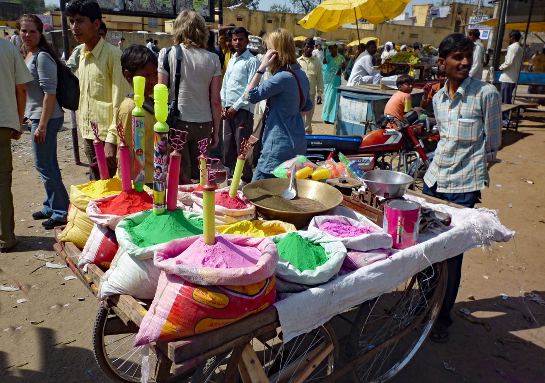 Farbenverkäufer zum Holi Fest