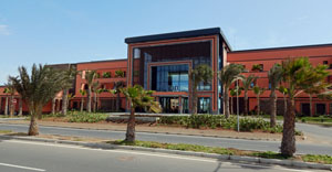 Eingang des Hilton Resorts