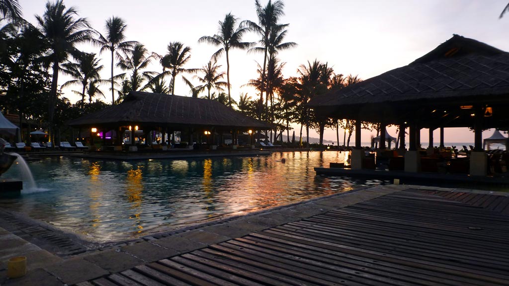 Interconti Pool bei Sonnenuntergang