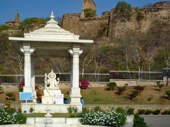 Götterdenkmal am Hindutempel in Jaipur