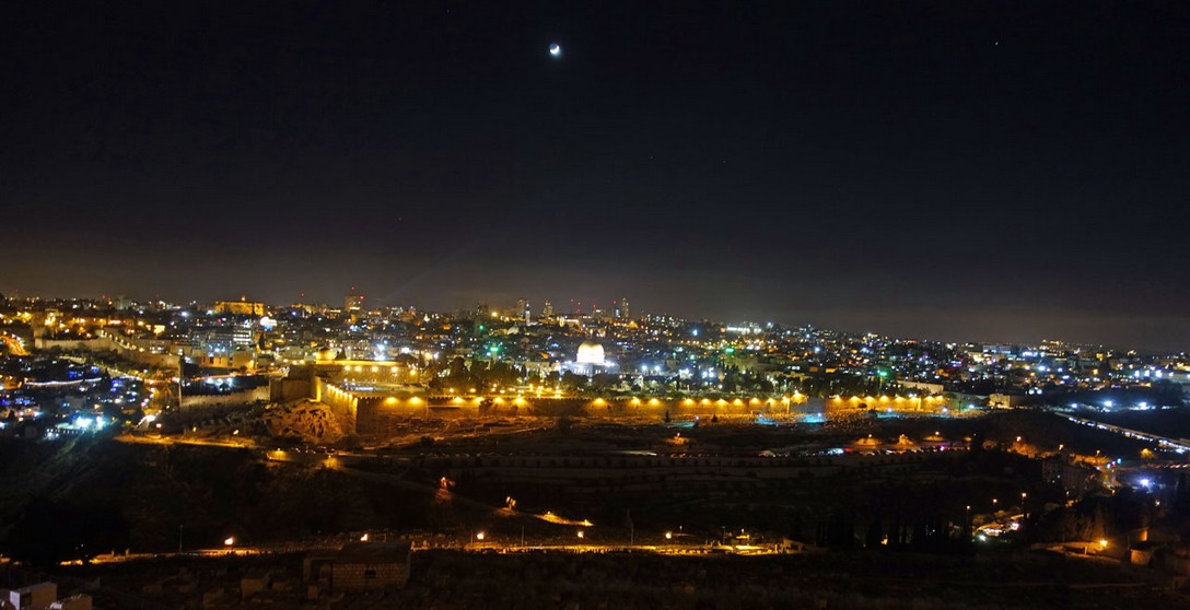 Blick auf die Altstadt von Jerusalem am Abend