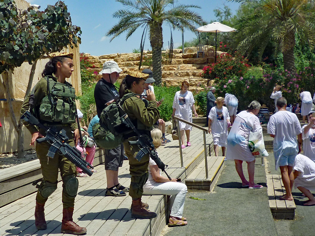 Soldatinnen am Jordan