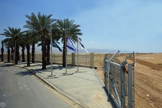 Einfahrt zur Taufstelle am Jordan