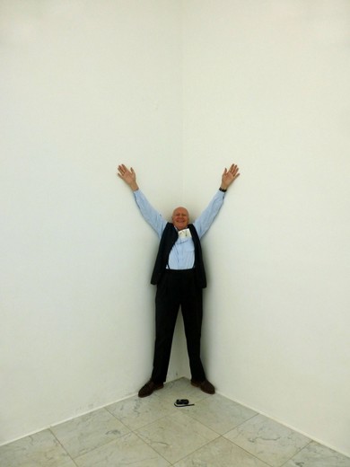 Klassentreffen OIb 2013-22 Peter Wunderlich in einer Ecke des "Turms" auf der Insel Hombroich