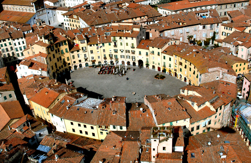 Das Amphitheater in Lucca als Wohngebiet