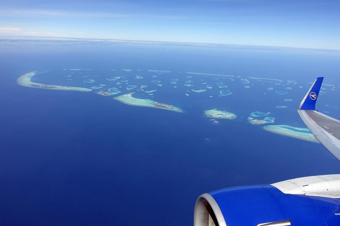 Blick vom Flugzeug auf die Malediven