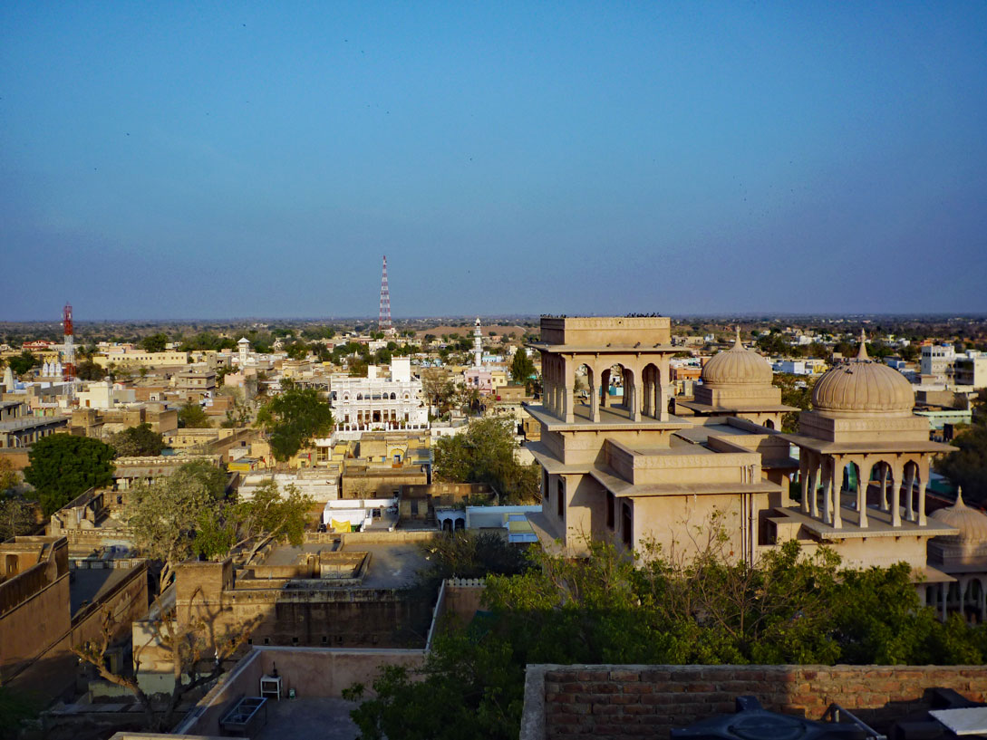 Blick vom Mandawa Fort Hotel über die Stadt