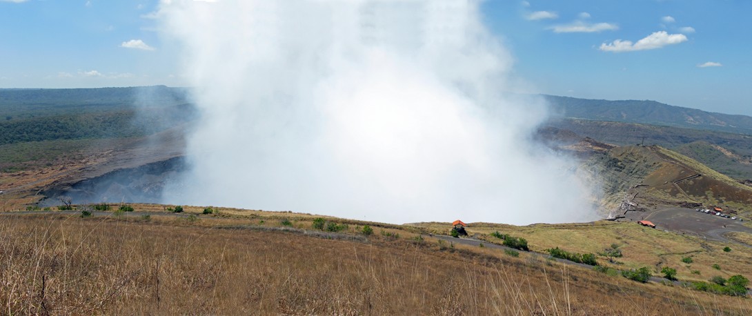 Masaya Vulkan Blick vom Oviedo Point auf den Masaya Krater