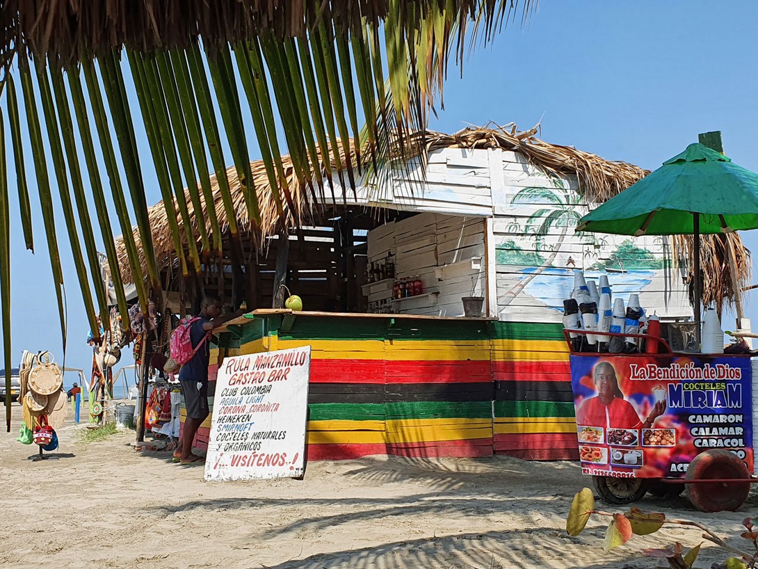 Strandbar und Souvenirshop am Manzanillo Strand