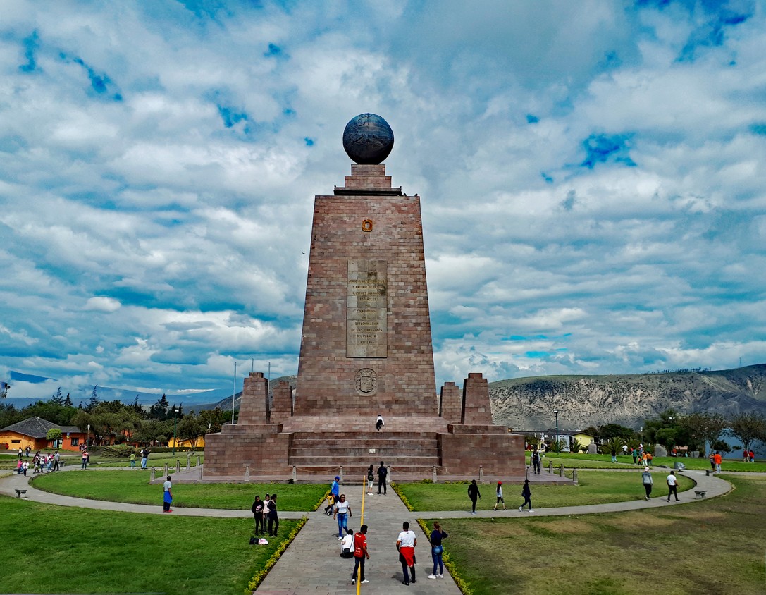 Mitad del Mundo Monument