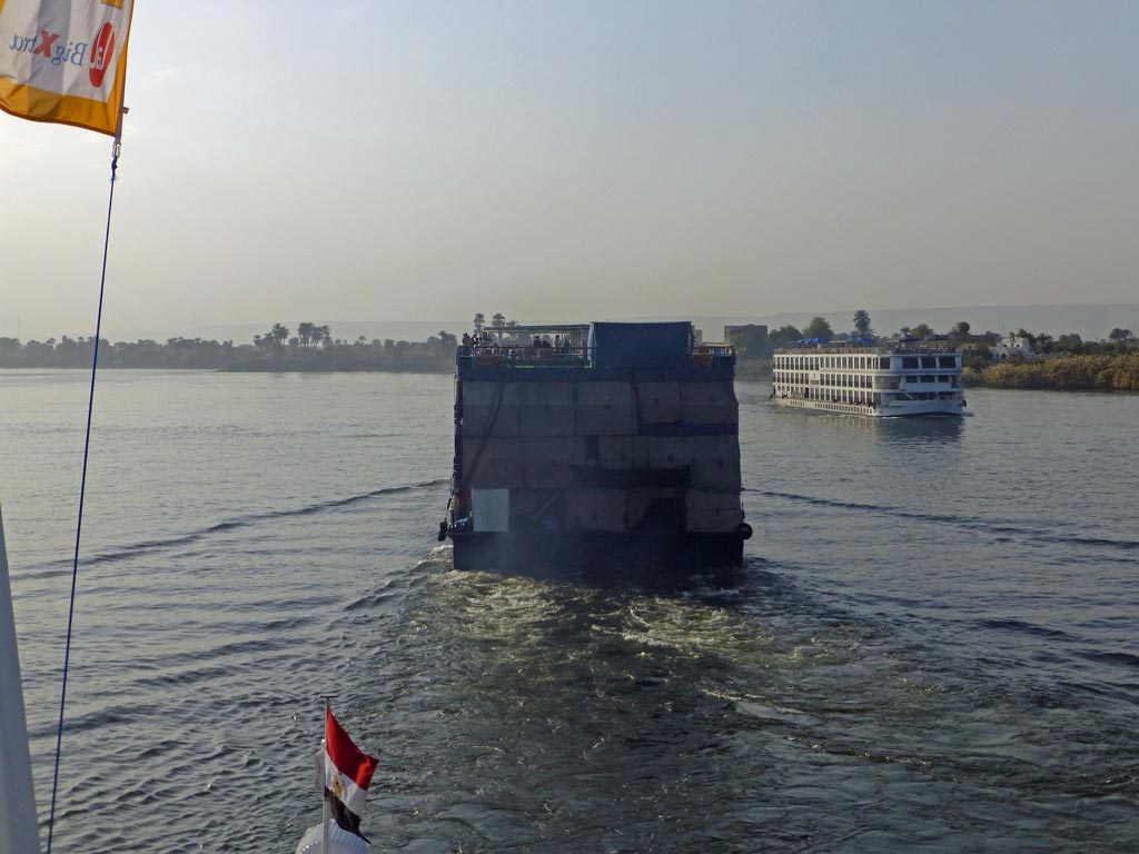 Kreuzfahrtschiffe auf dem Nil