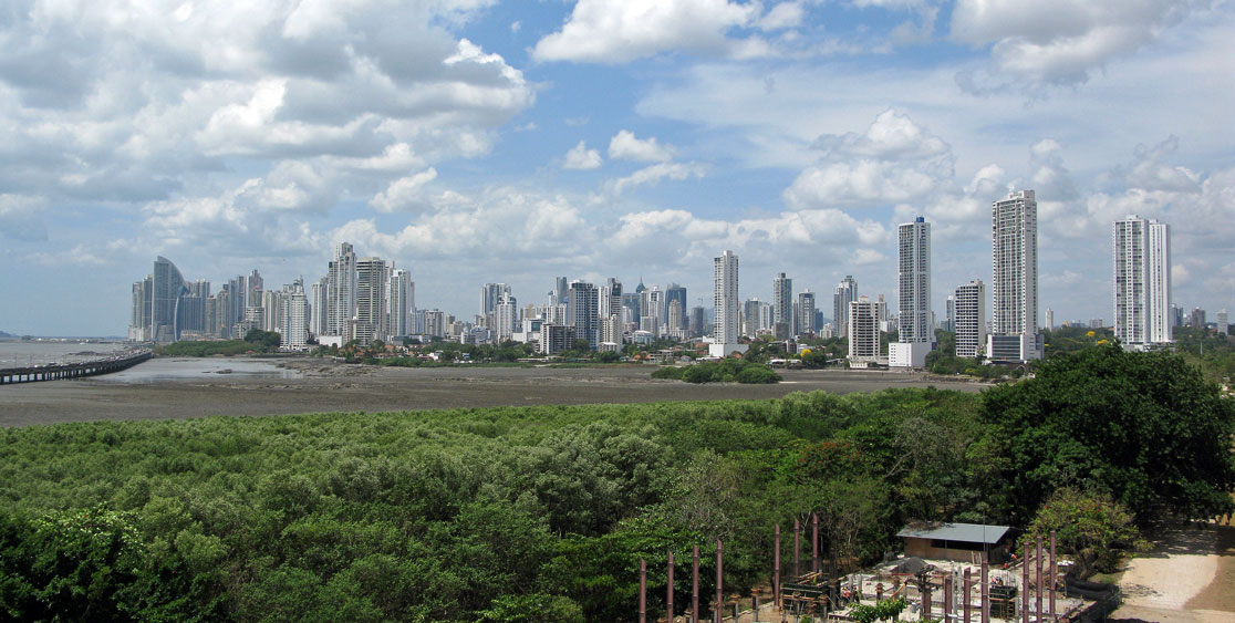 Skyline von Panama City von Panama Viejo aus gesehen