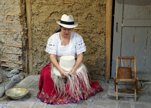 Flechterin eines Panamahutes