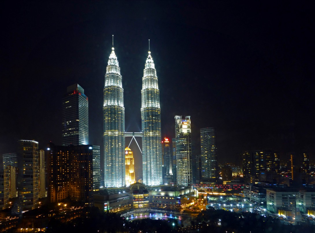 Die Petronas Towers bei Nacht