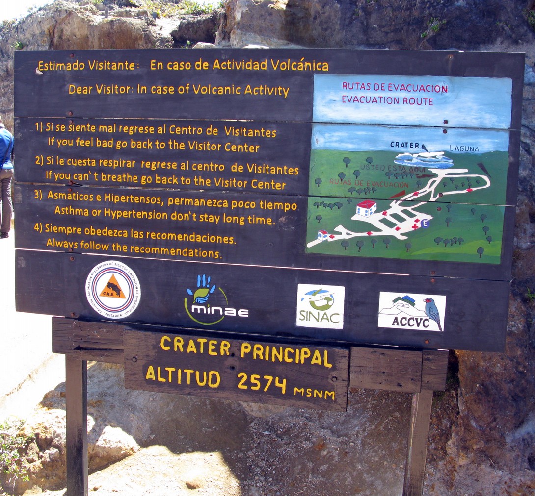Hinweistafel am Poás Krater