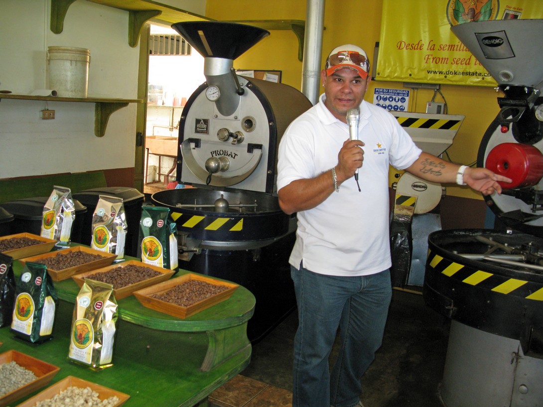Reiseführer Michael auf der Kaffeeplantage in Costa Rica