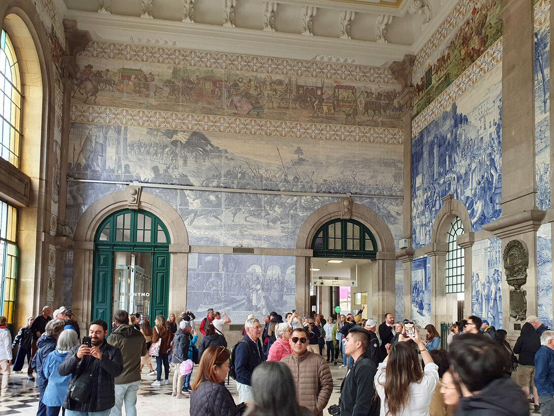 Vorhalle des Bahnhofs von Porto