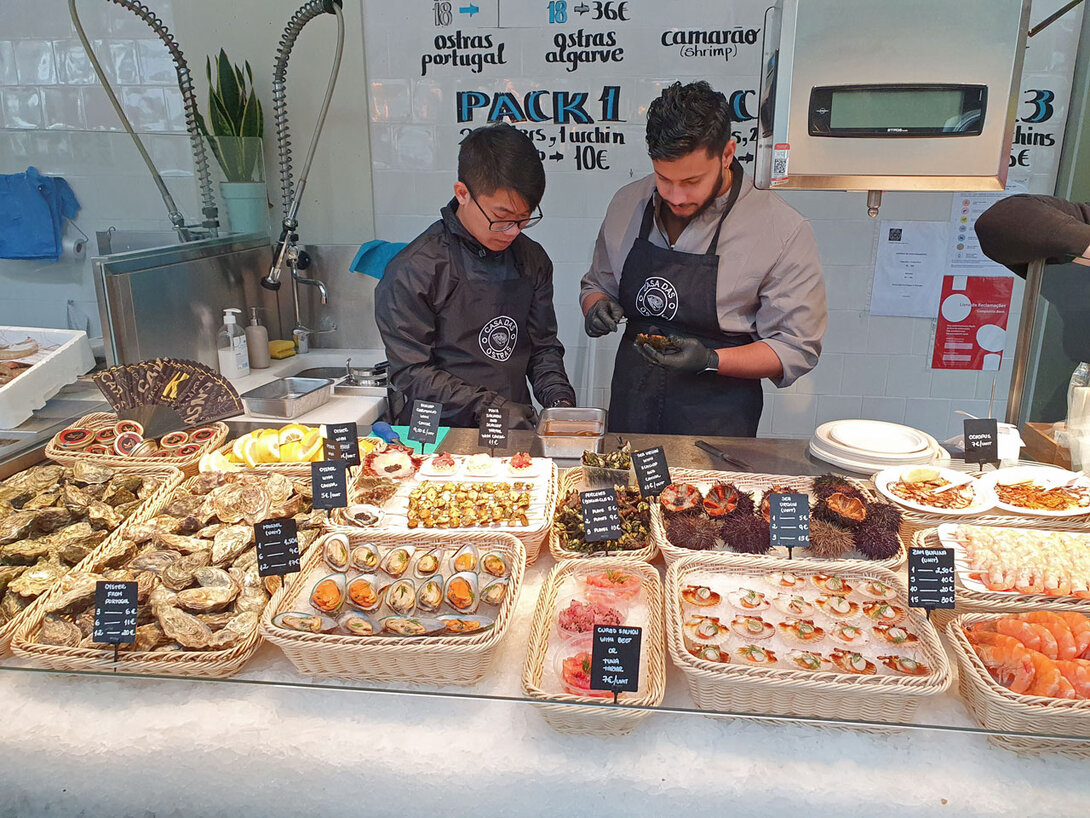Verkaufsstand auf dem Markt Bolhão in Porto