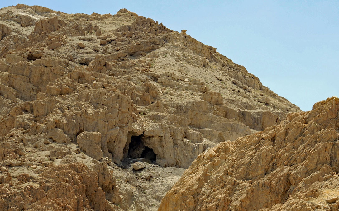 Höhle in Qumran