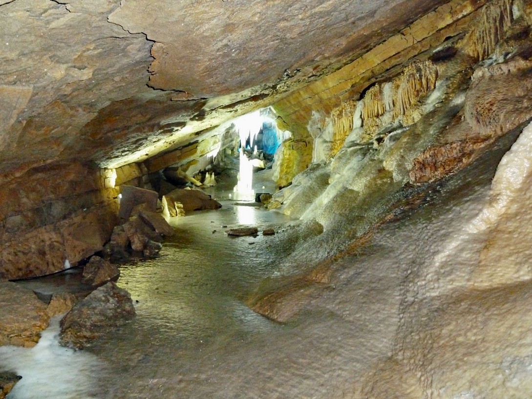 In der Schneejadehöhle bei Fengdu