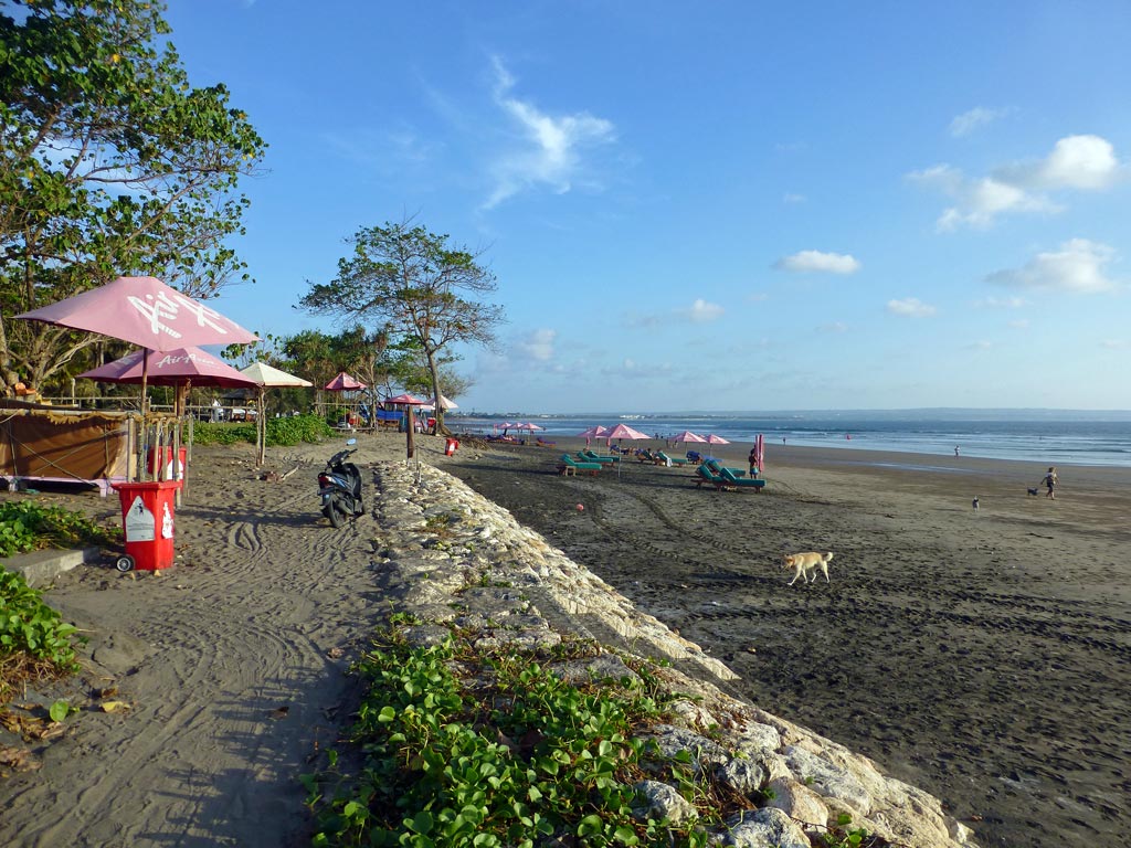 Stand von Seminyak neben dem Oberoi Hotel