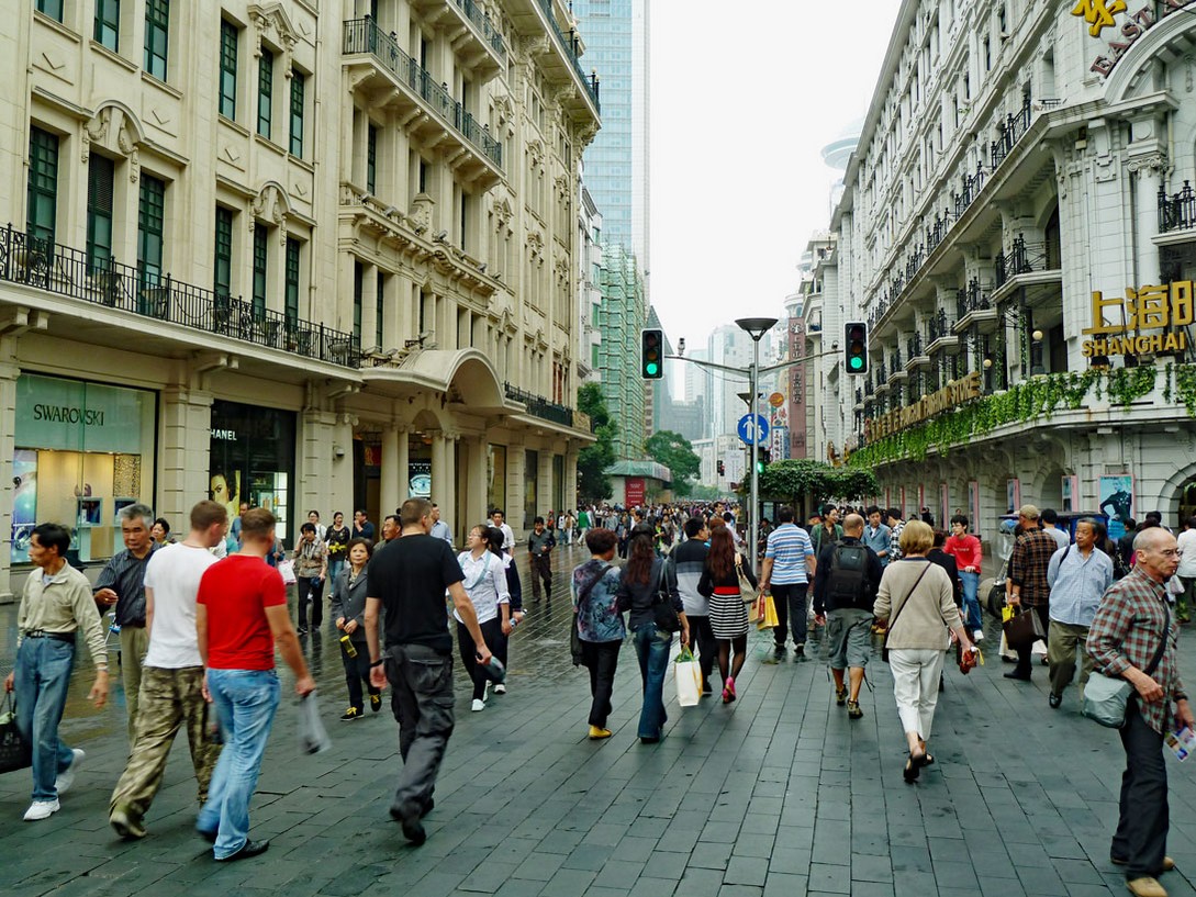 Auf der Nanjing-Lu Road in Shanghai