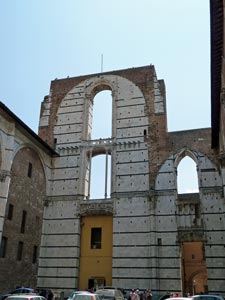 Unvollendetes Seitenstück der Basilika