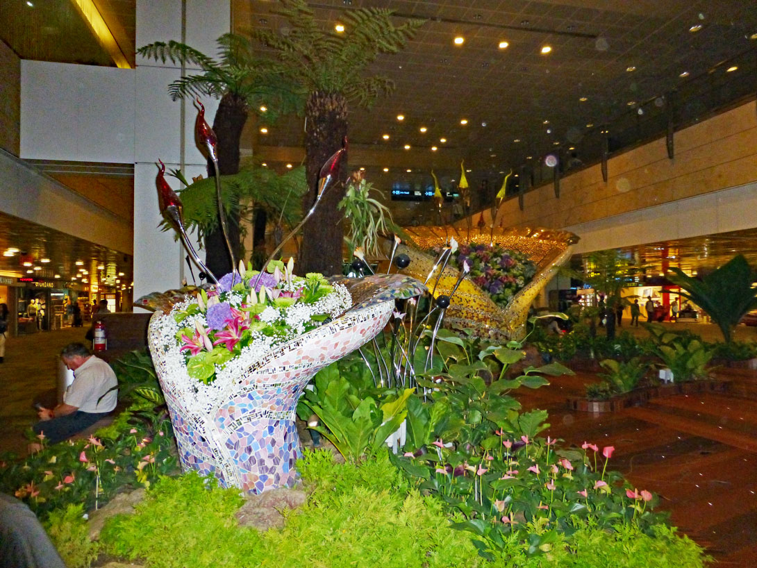 Blumenpracht auf dem Flughafen in Singapur