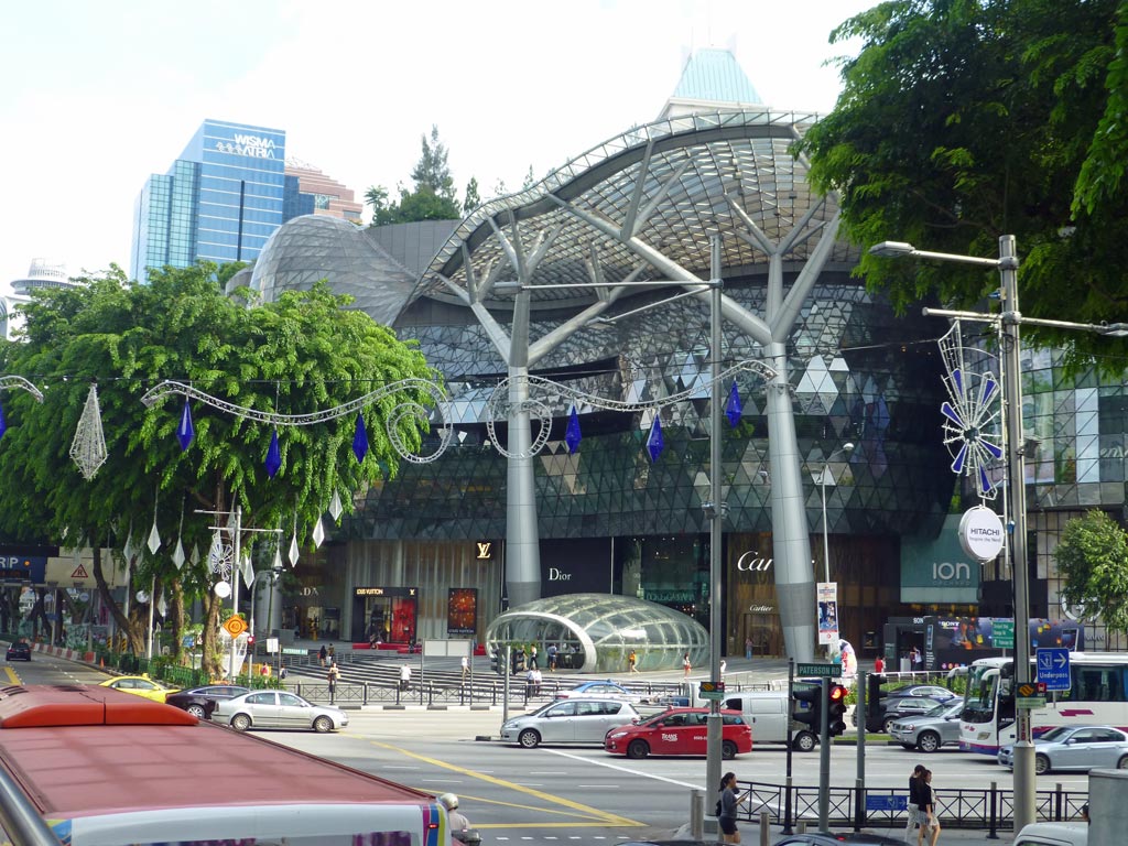 Eingang zur Ion Mall in Singapur