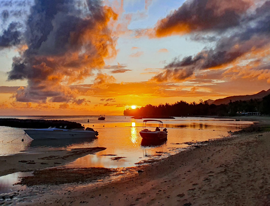 Sonnenuntergang am Awali Heritage Resort in Bel Ombre